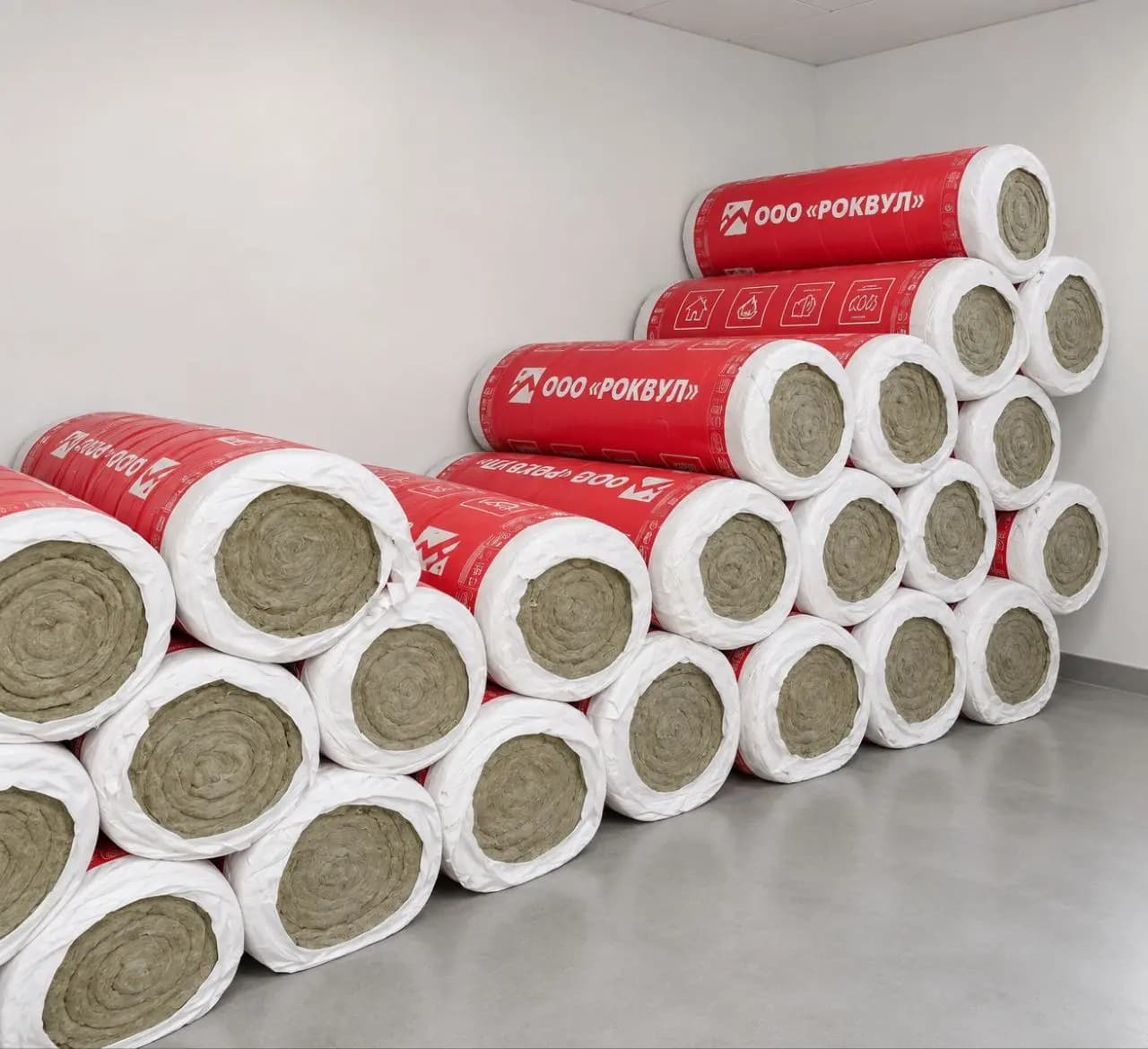 Упаковки изоляционного материала ROCKWOOL на производстве